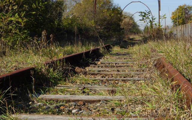Avant travaux, la voie de chemin de fer.